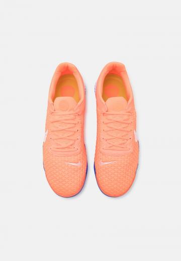 Футбольные бутсы