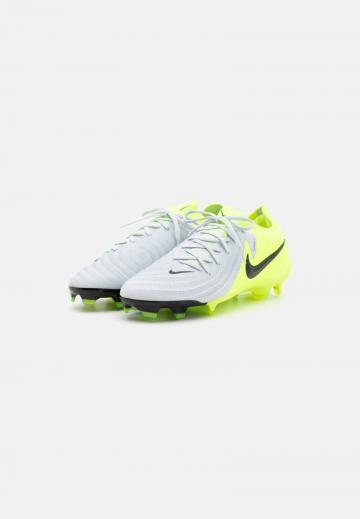 Футбольные бутсы