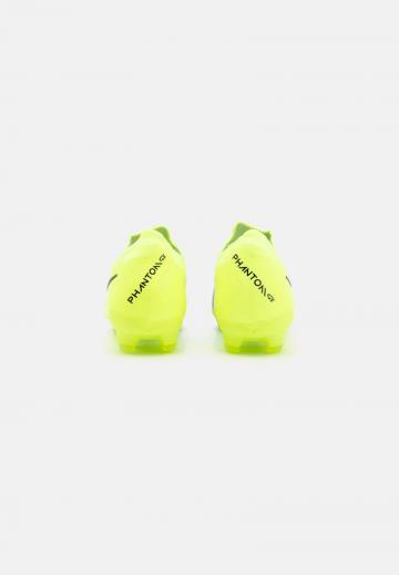 Футбольные бутсы