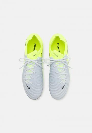 Футбольные бутсы