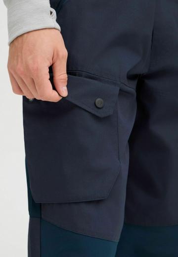 Брюки с накладными карманами