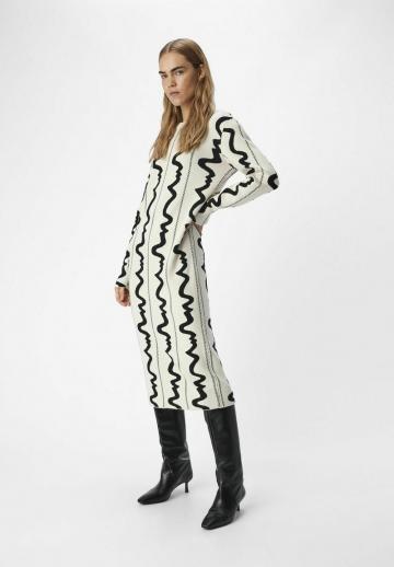 Вязаное платье