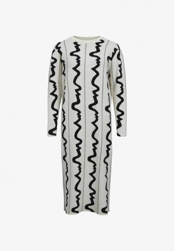 Вязаное платье