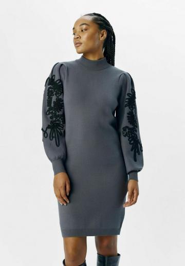 Вязаное платье