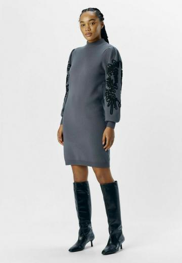 Вязаное платье