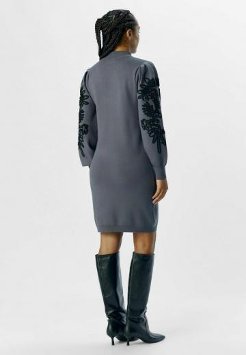 Вязаное платье