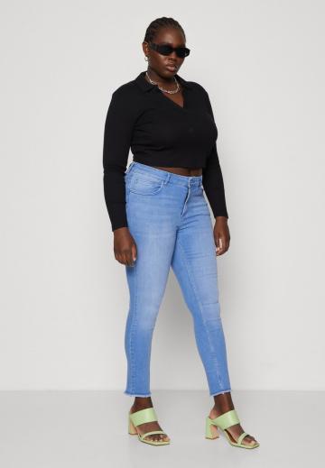 Узкие джинсы