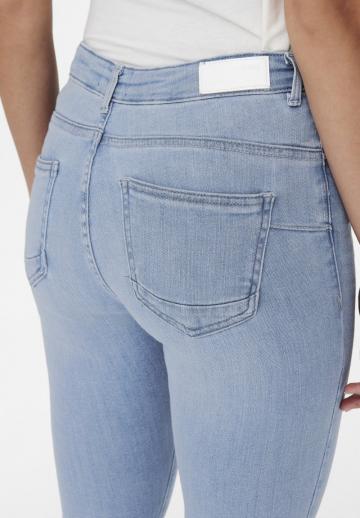 Узкие джинсы