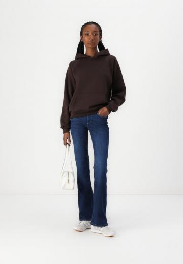 Узкие джинсы