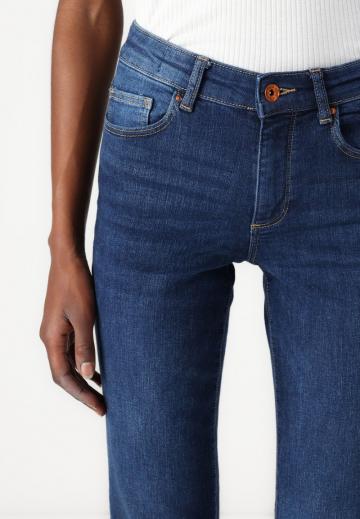 Узкие джинсы