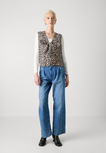 Джинсовая жилетка