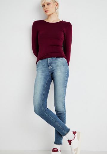 Узкие джинсы