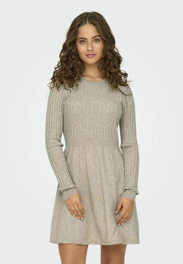 Вязаное платье