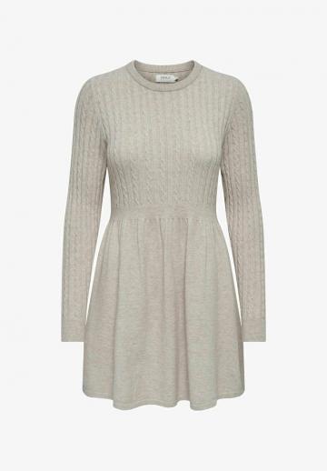 Вязаное платье