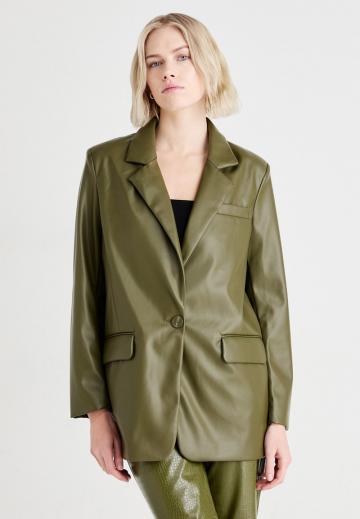 Блейзер с накладными карманами