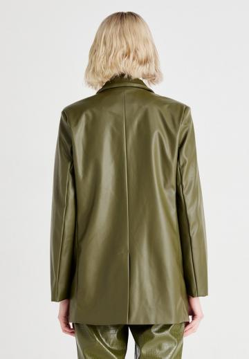 Блейзер с накладными карманами