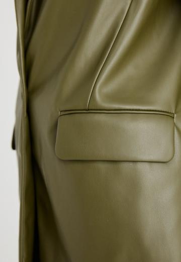 Блейзер с накладными карманами