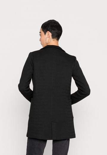 Короткое пальто