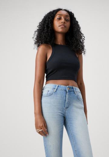 Узкие джинсы