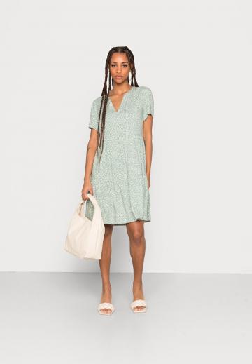 Короткое платье