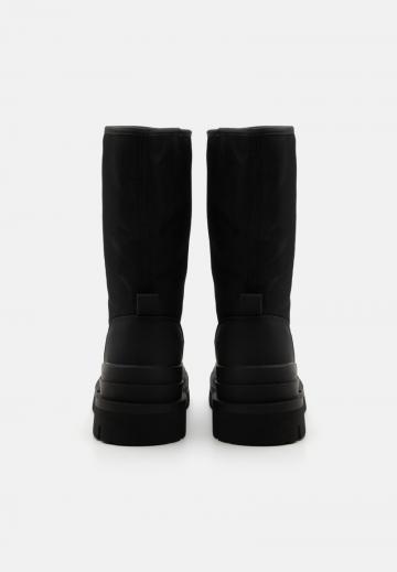 Зимние ботинки