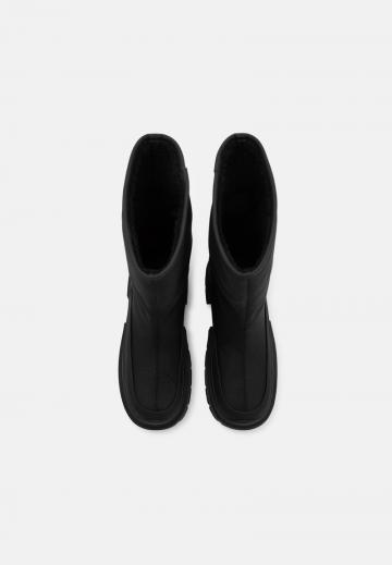 Зимние ботинки