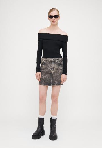 Юбка с накладными карманами