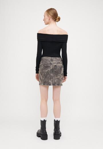 Юбка с накладными карманами