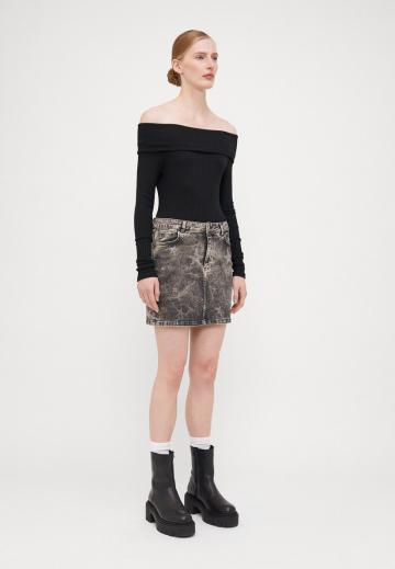 Юбка с накладными карманами