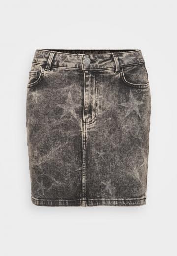 Юбка с накладными карманами