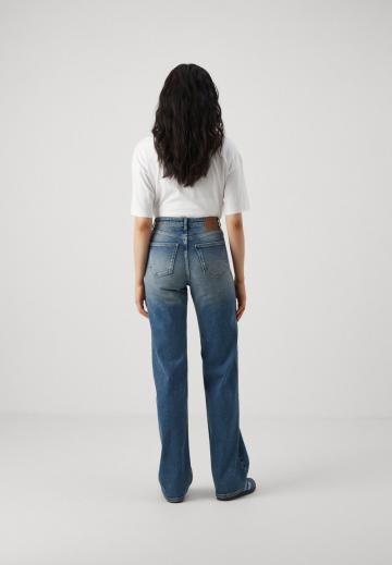 Свободные джинсы