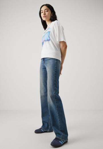 Свободные джинсы