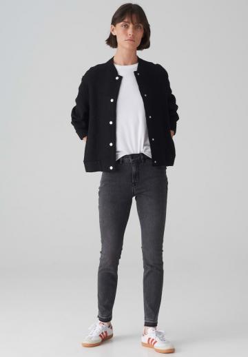 Узкие джинсы