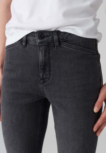 Узкие джинсы