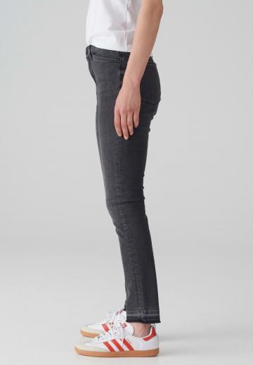 Узкие джинсы