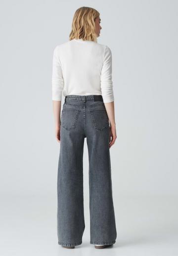 Прямые джинсы