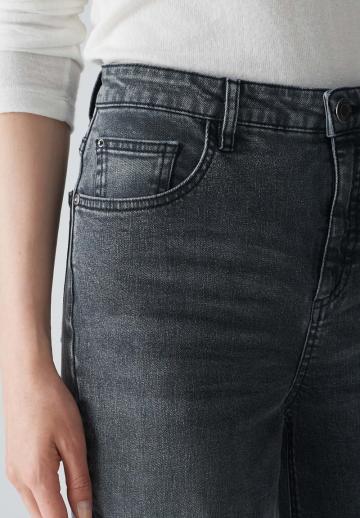 Прямые джинсы