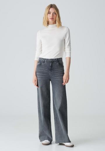 Прямые джинсы