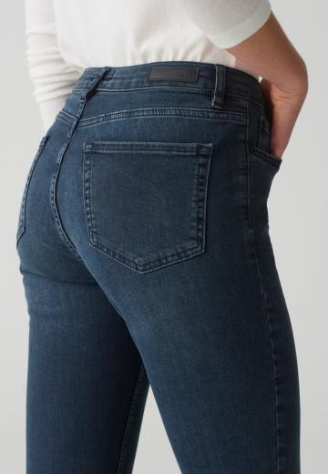 Узкие джинсы