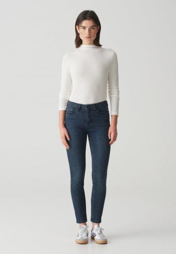 Узкие джинсы