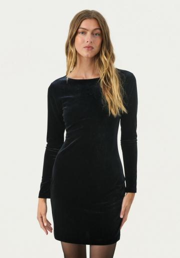 Платье футляр