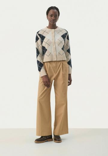 Жаккардовая вязаная кофта