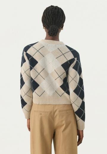 Жаккардовая вязаная кофта