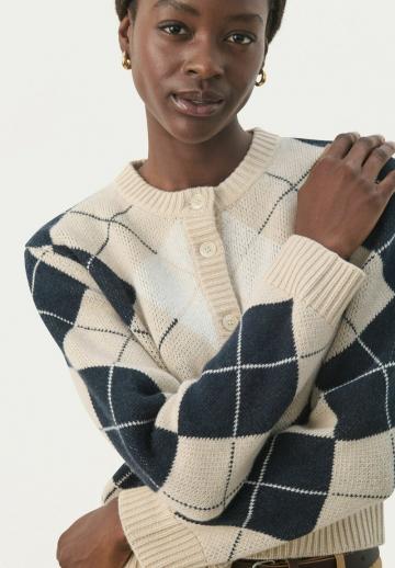 Жаккардовая вязаная кофта