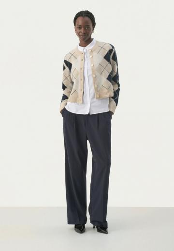 Жаккардовая вязаная кофта