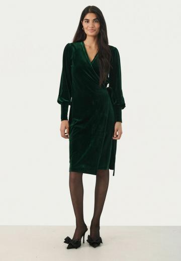 Вязаное платье