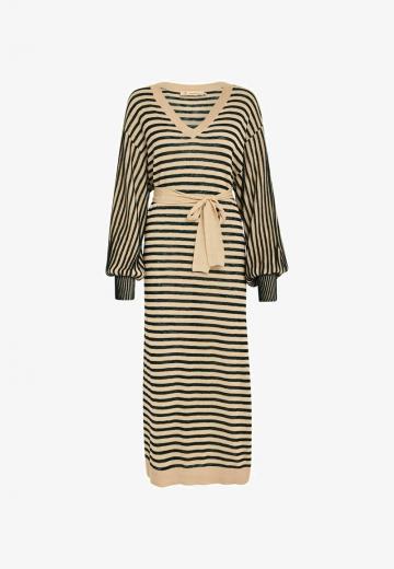 Вязаное платье