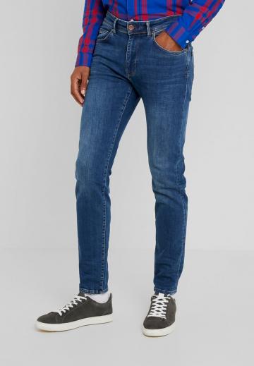 Узкие джинсы