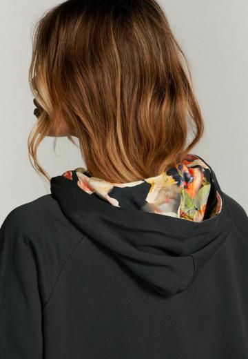 Пуловер с капюшоном