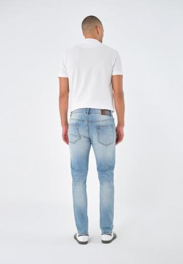 Узкие джинсы